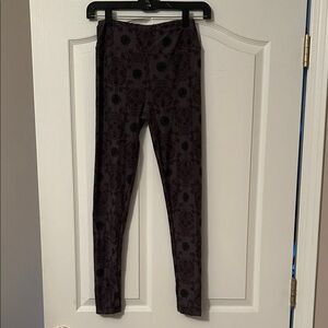 LuLaRoe Women's Scull and Flowers Leggings in Dark Floral Pattern